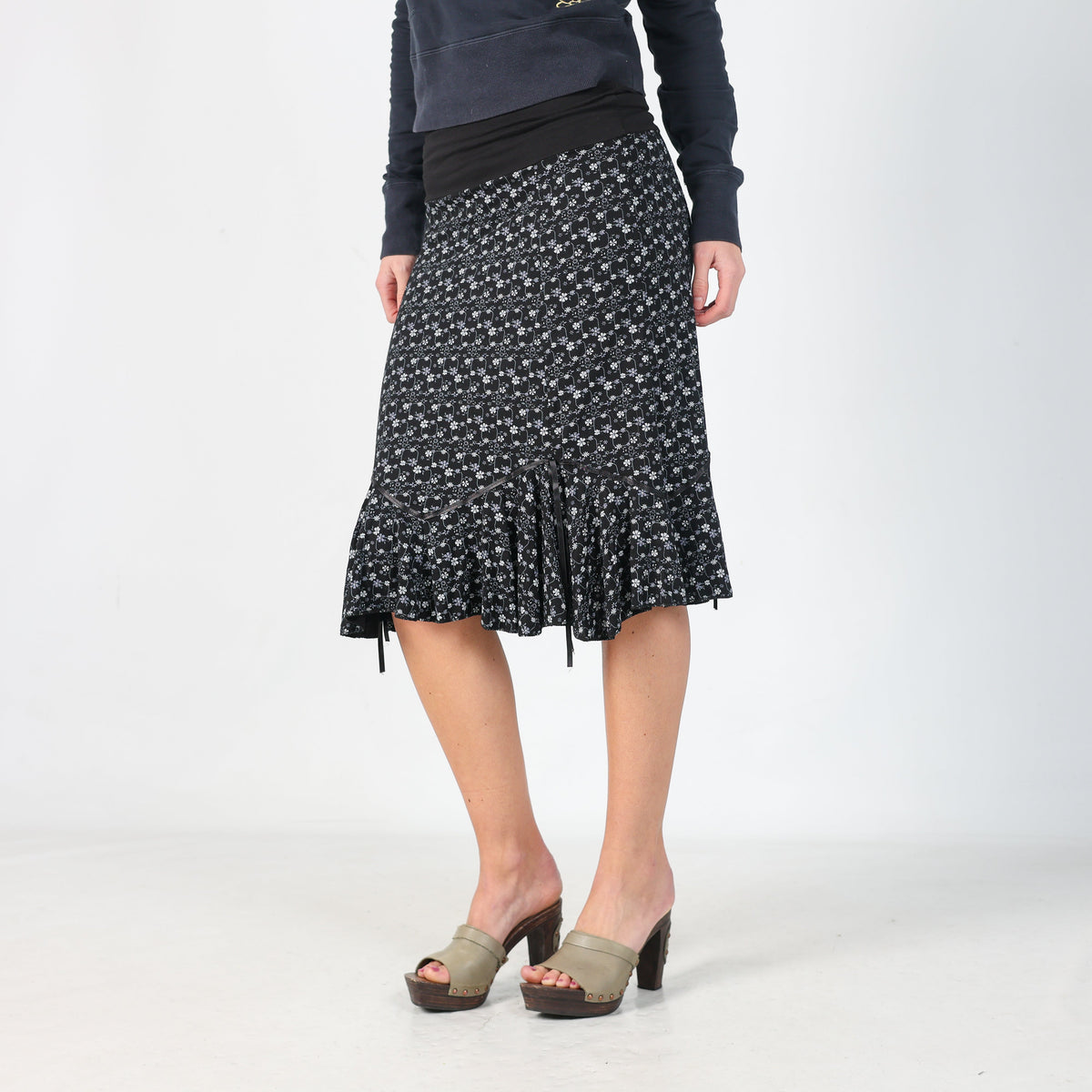 Black Y2K Woven Midi Skirt (XS)