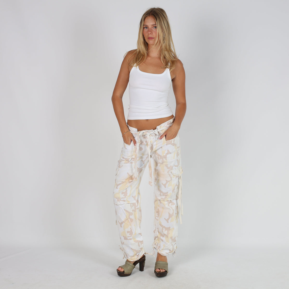 Cream Y2K 4VIP Cargo Pants (M)