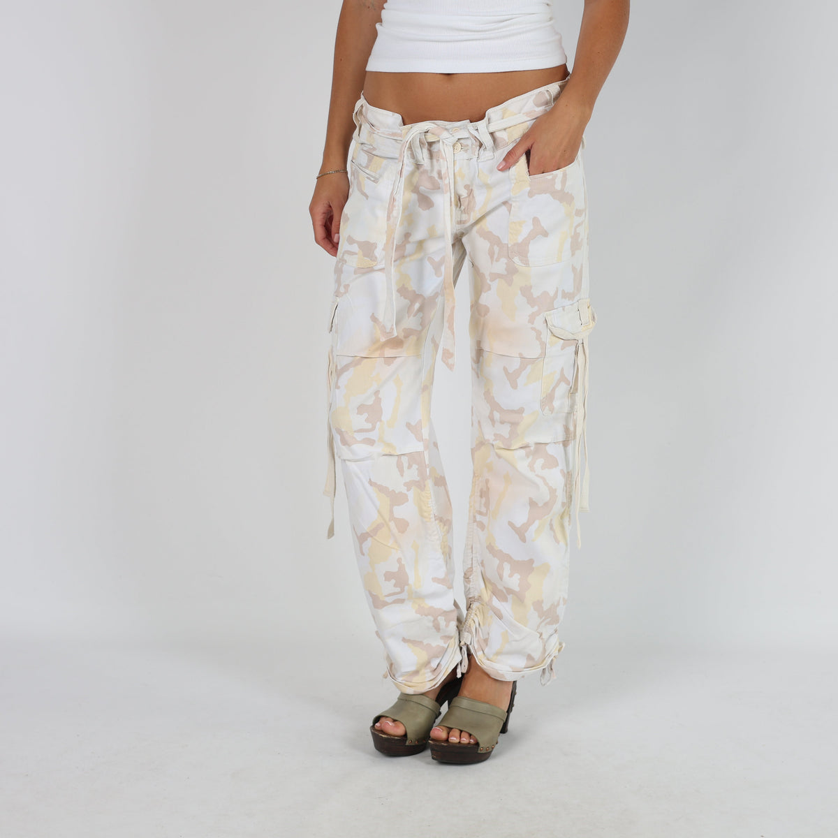 Cream Y2K 4VIP Cargo Pants (M)