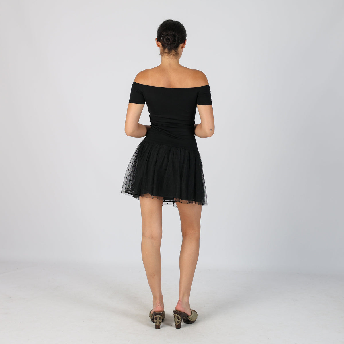Black Y2K Guess Woven Mini Skirt (XS)