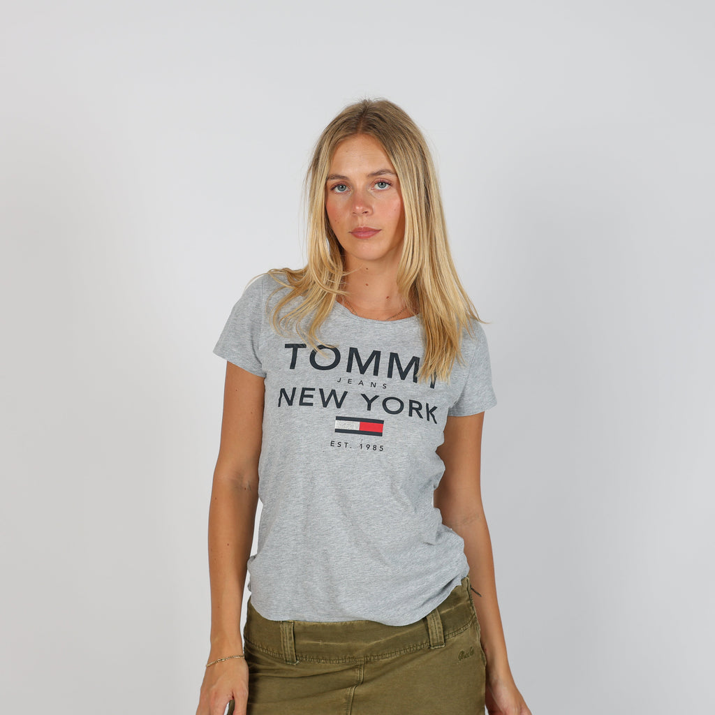 Light Grey Y2K Tommy Hilfiger T-shirt (XS)