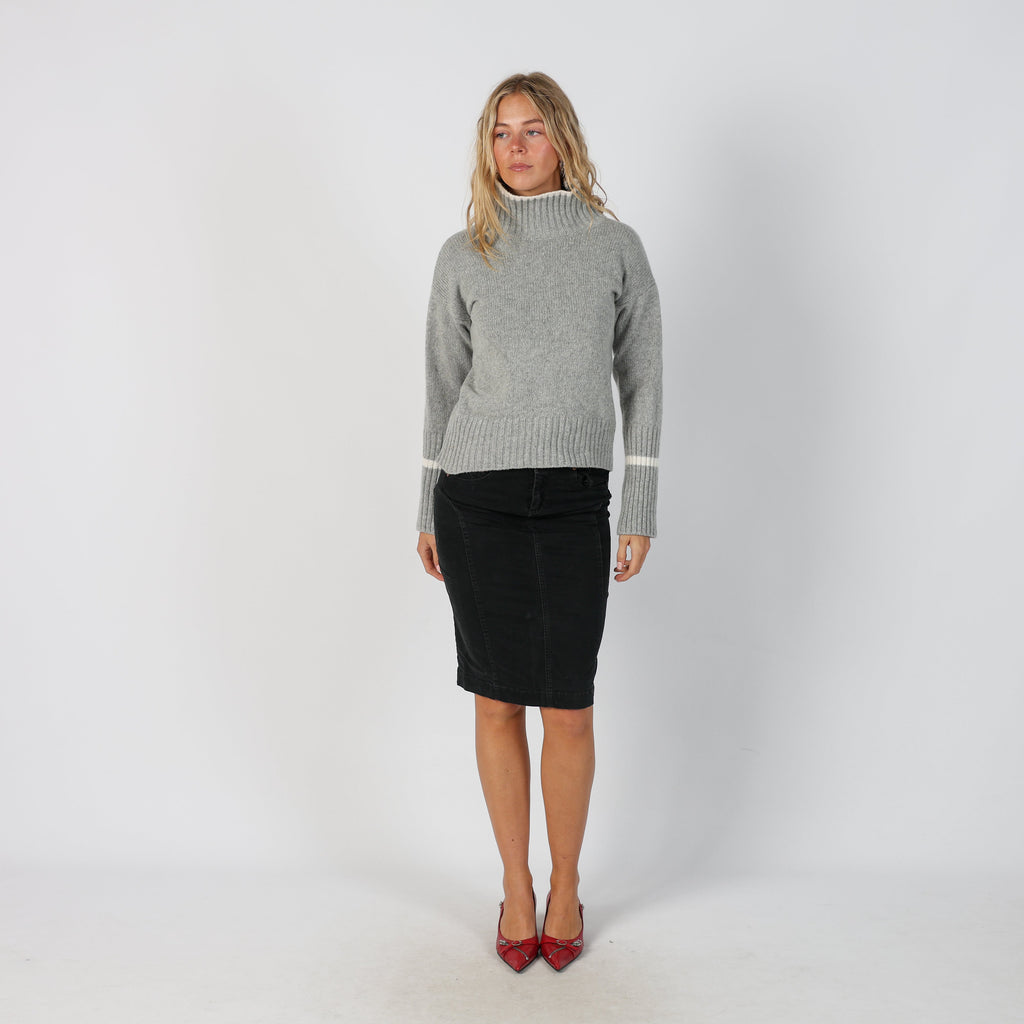 Black Y2K Guess Denim Midi Skirt (M)