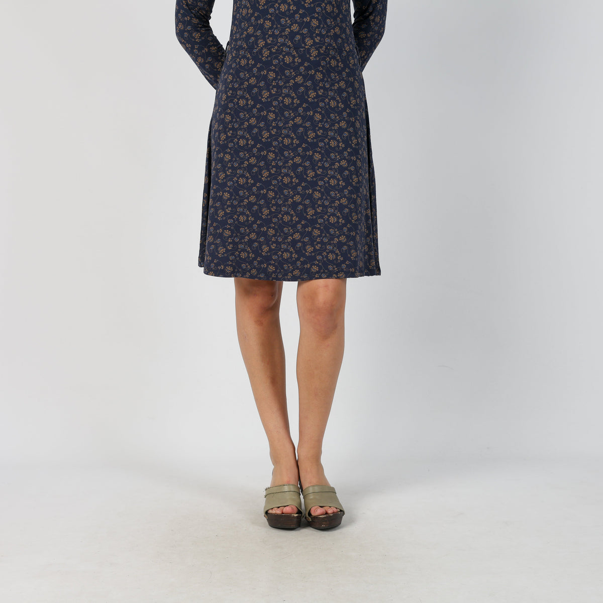 Blue Y2K Marlboro Classics Woven Midi Dress (M)