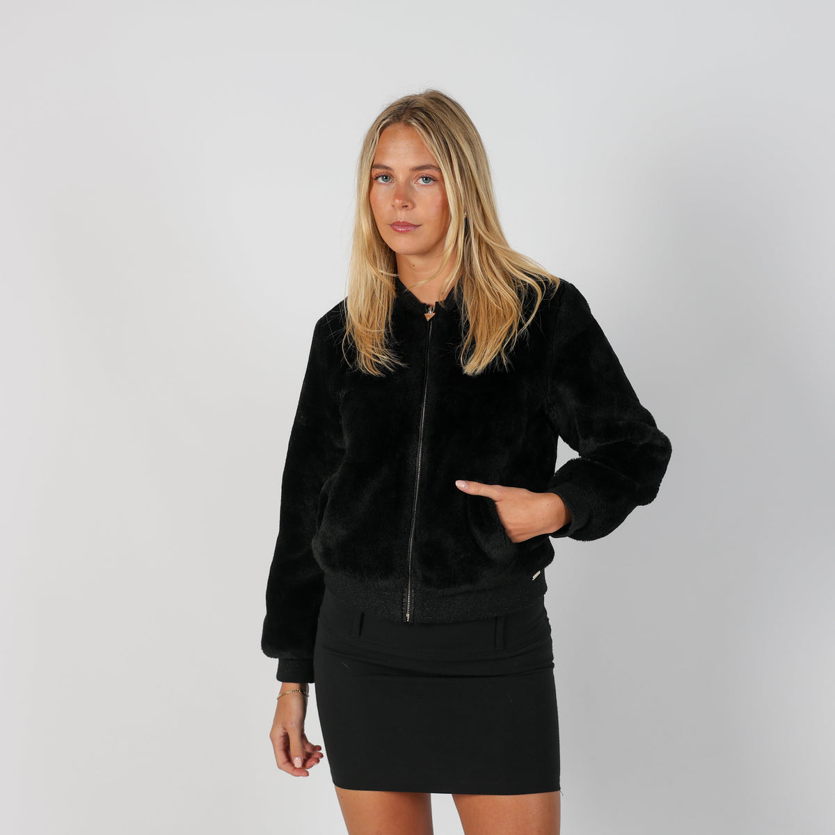 Black Y2K Guess Bomber Jacket faux fur (M)