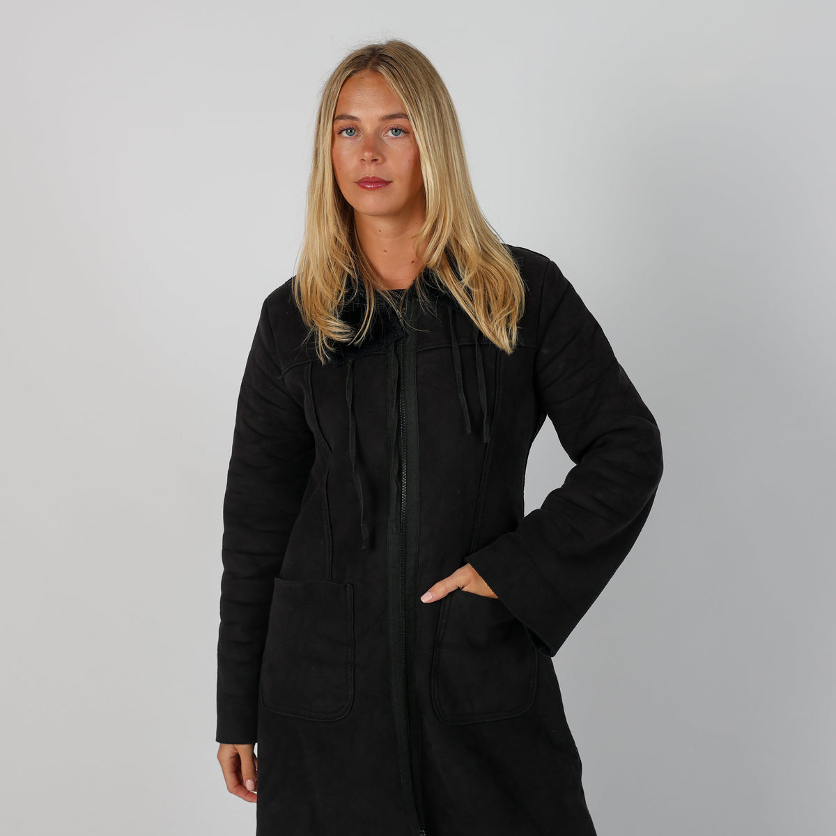 Black Y2K Made in Italy Afghan Coat (M)