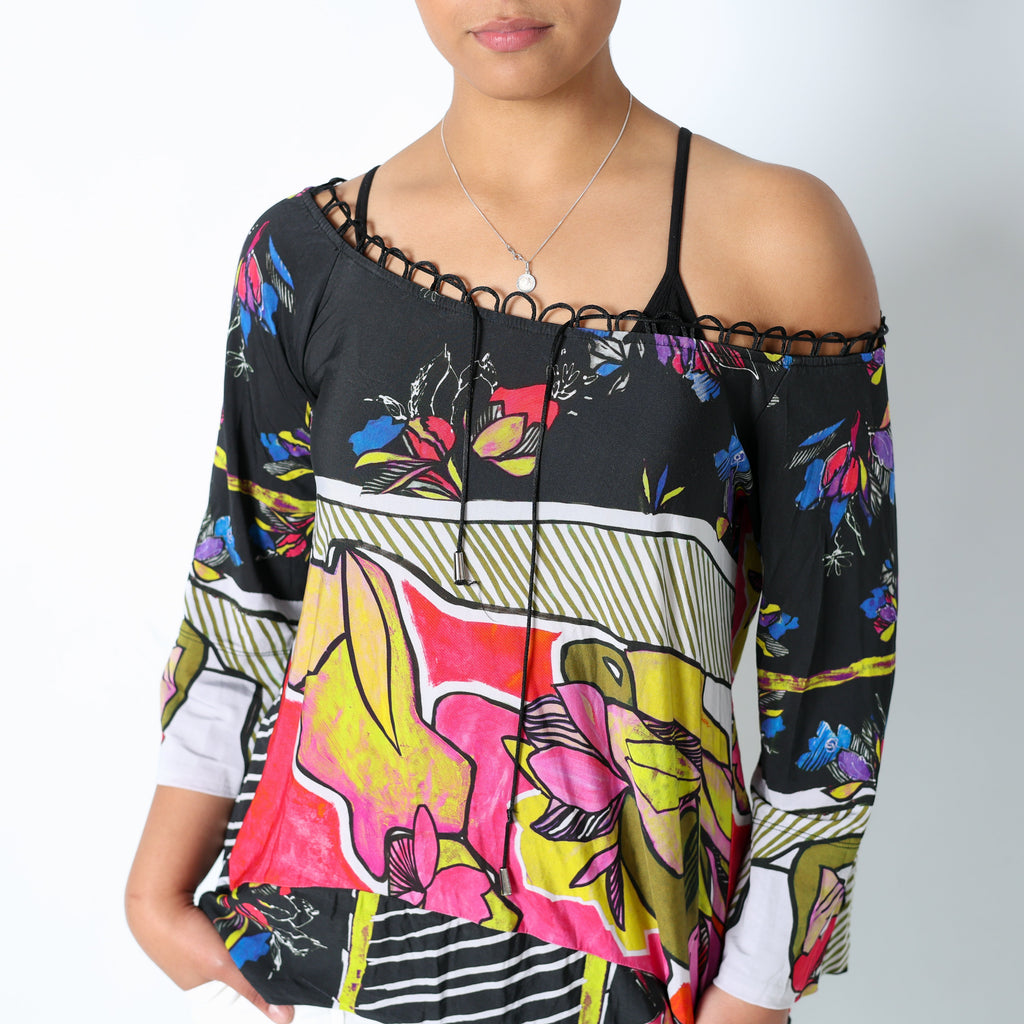 Black 90s Save The Queen Cami Off Shoulder Print (L)