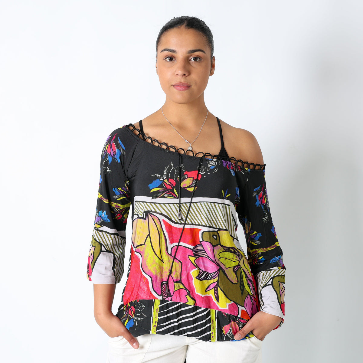 Black 90s Save The Queen Cami Off Shoulder Print (L)